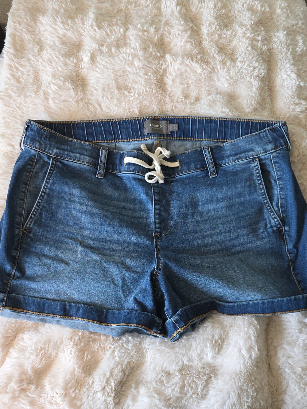 torrid medium blue denim drawstring cuffed shorts